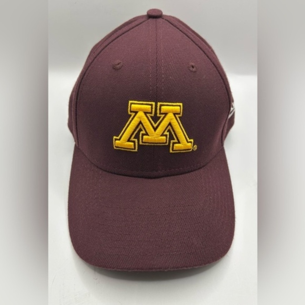 Minnesota Golden Gophers ball cap. Goldie